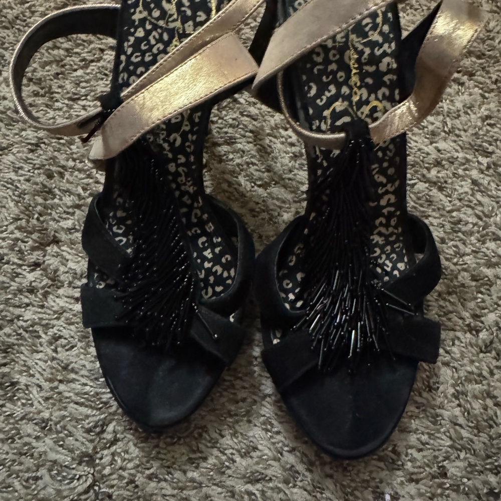 Jessica Simpson Black and Gold Heels